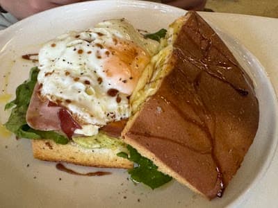 ORIGEN BRUNCH & PASTRY atmosphere