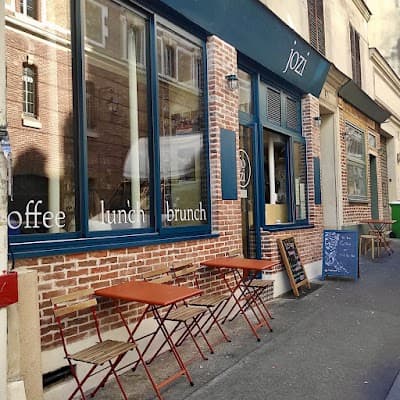 Interior of JOZI BRUNCH in Paris