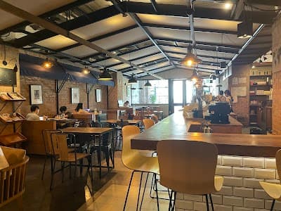 CASA LAPIN x Ratchathewi (Evergreen Hotel) atmosphere