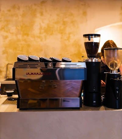 cor. specialty coffee atmosphere