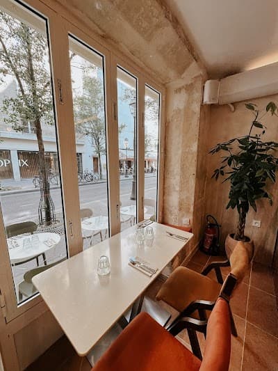 Interior of Café abel Coffee and Brunch in Paris