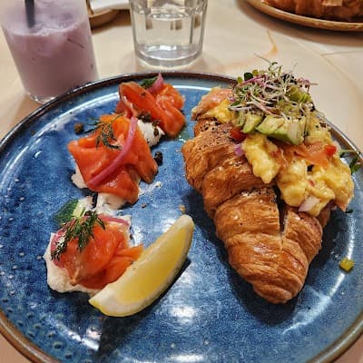 BROUHAHA / Breakfast,Brunch,Lunch atmosphere