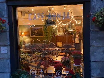 Interior of Cafe Aunja in QC H3G 1K4