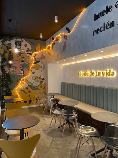 Interior of Café Calderón in Región Metropolitana