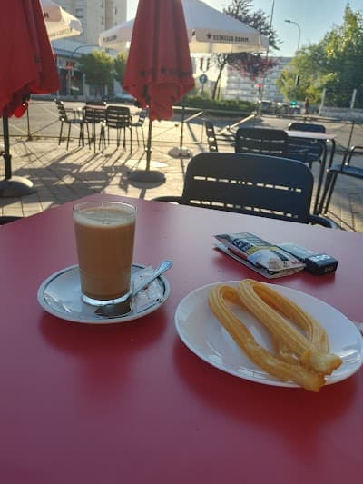 Cafeteria La Exquinita atmosphere