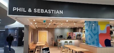 Phil & Sebastian Coffee Roasters - Calgary Place atmosphere