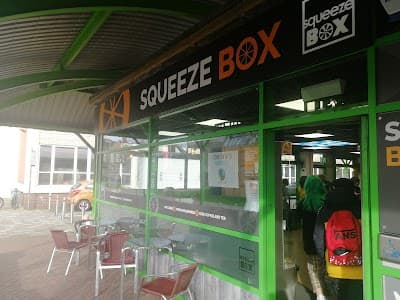Squeeze Box atmosphere
