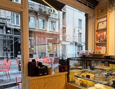 RARE CAFÉ atmosphere