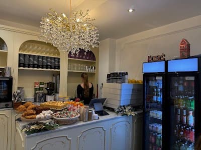 La Bohème Café & Salon atmosphere