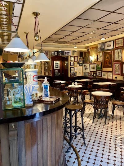 El Café de Macondo atmosphere