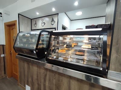 Interior of Delirio Bar Cafe in 4 28039