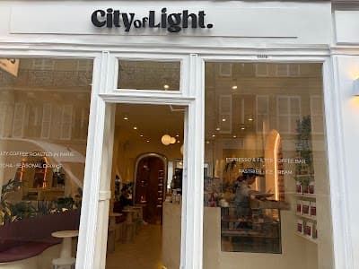 CITY OF LIGHT COFFEE atmosphere