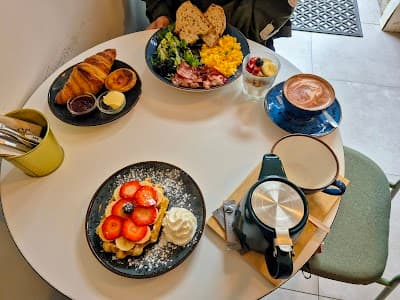 Canvas Speciality Coffee & Brunch atmosphere