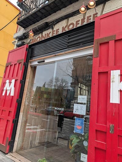 Interior of Monkee Koffee in Madrid