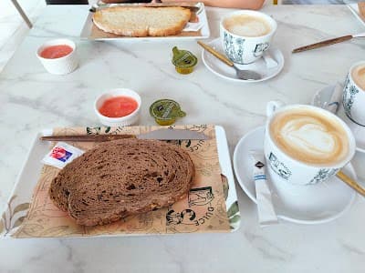 Dulce Safari, cheesecake, coffee and brunch, Nuevos Ministerios atmosphere