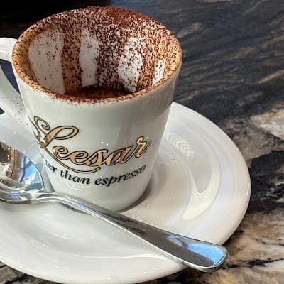 Leesar Coffee atmosphere