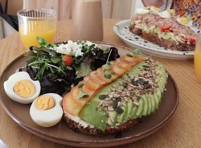 Kiosk Cafe | Specialty Coffee & Books | Brunch atmosphere