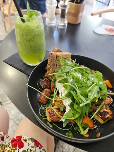 Nom atmosphere