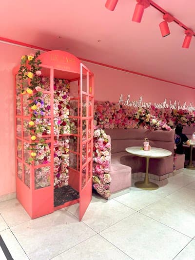 Interior of Le Café de la Vie in Región Metropolitana