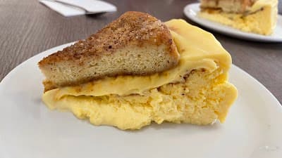 CARACOLA Antón Martín - Brunch • Coffee • Cheesecakes atmosphere