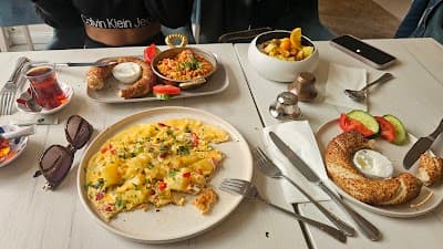 Cafe Kiva Han atmosphere