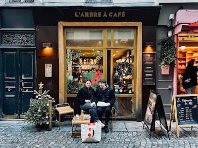 Interior of L'Arbre à Café - Nil in Paris