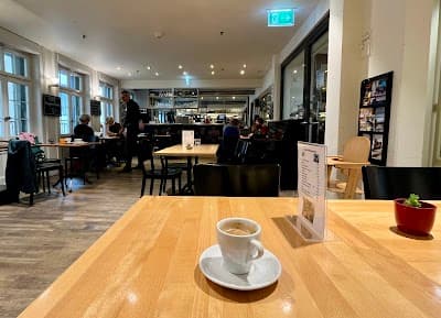Café Littéraire Im Stauffacher atmosphere
