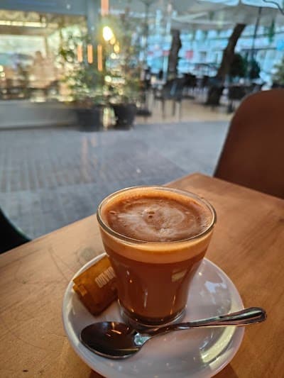 NOU MILAN CAFE atmosphere