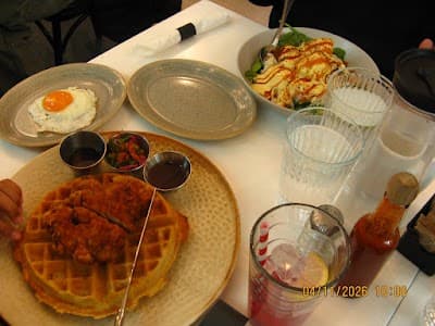 Namo Cafe Bistro (Beltline) atmosphere
