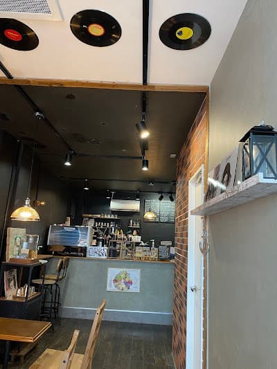 Interior of M&H COFFEE in 550-0014