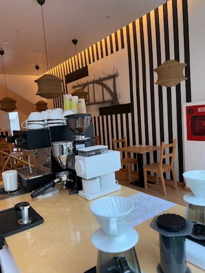Interior of Caffen_pt (Specialty Coffee-Matcha-Brunch) in -454 Porto