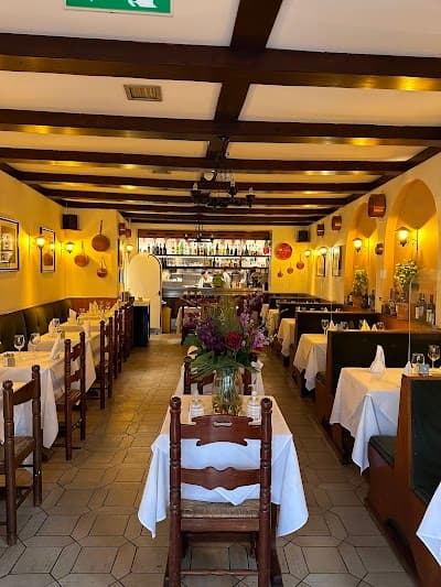 Interior of De Amicis in London W11 3JE