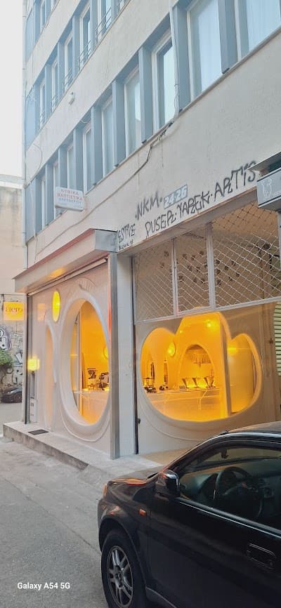 Interior of Etero Lukumas - Specialty Coffee & Ice cream in Athina 105 54