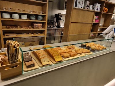 Interior of At Street.Coffee® - SPECIALTY COFFEE FOR ALL. in -537 Porto