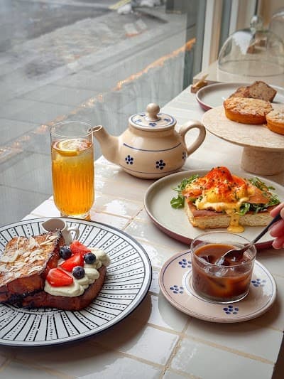 Capilungo All Day Dining - Brunch & Restaurant Covent Garden atmosphere