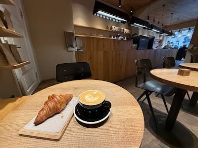 The Barn Café Hackescher Markt atmosphere