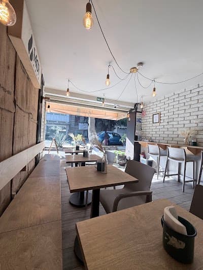 1401 café atmosphere