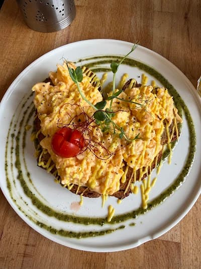 OM Coffee & Brunch atmosphere