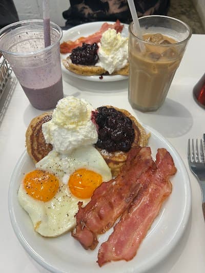 Flapjack's Breakfast and Lunch atmosphere