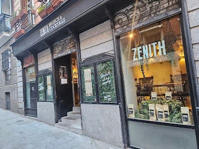 Interior of Zenith Brunch & Cocktails in Madrid