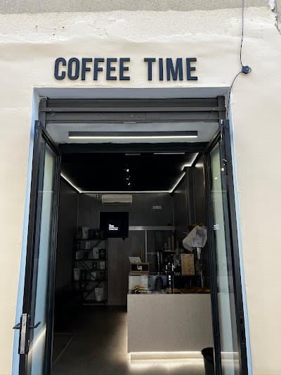 Interior of Coffee Time Madrid in Chamberí
