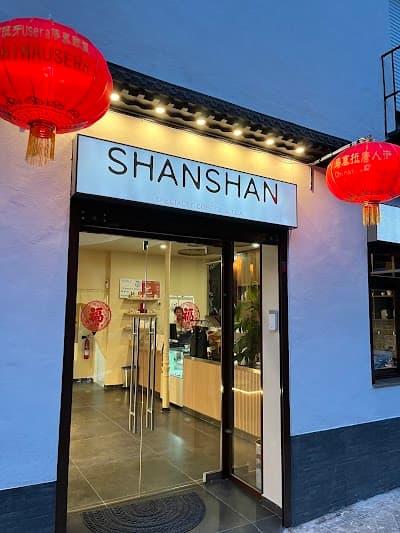 Interior of SHAN SHAN Specialty Coffee &Tea in Madrid