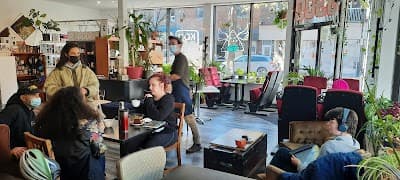 Interior of Café Komma Rosta in QC H4H 1N2