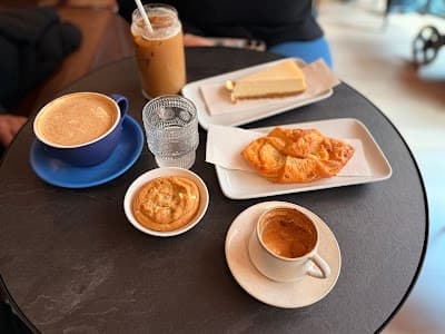 Parliament Café atmosphere
