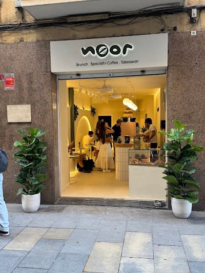 Interior of Noor Brunch | Specialty Coffee & Matcha in Barcelona