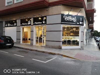 Interior of Panadería Cafetería Espresso in Elche