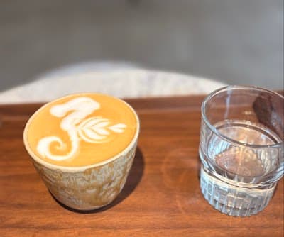 Amauta Coffee Bar: Travessera De Gràcia atmosphere