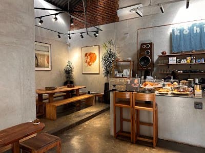 Interior of Kōhī by ifuku in