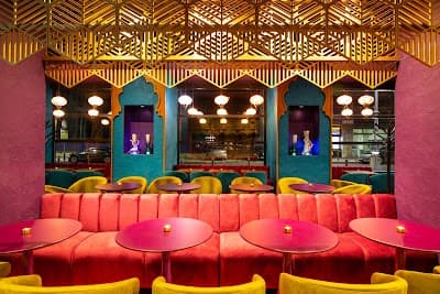 Ganesha Caffe Victoriei atmosphere