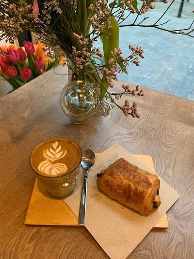 Damn Good Café atmosphere